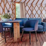 Daire Zatoka Bielika Glamping *